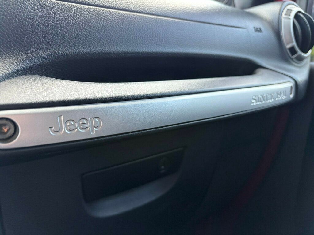 2013 Jeep Wrangler Unlimited 4WD 4dr Sahara - 23047036 - 15