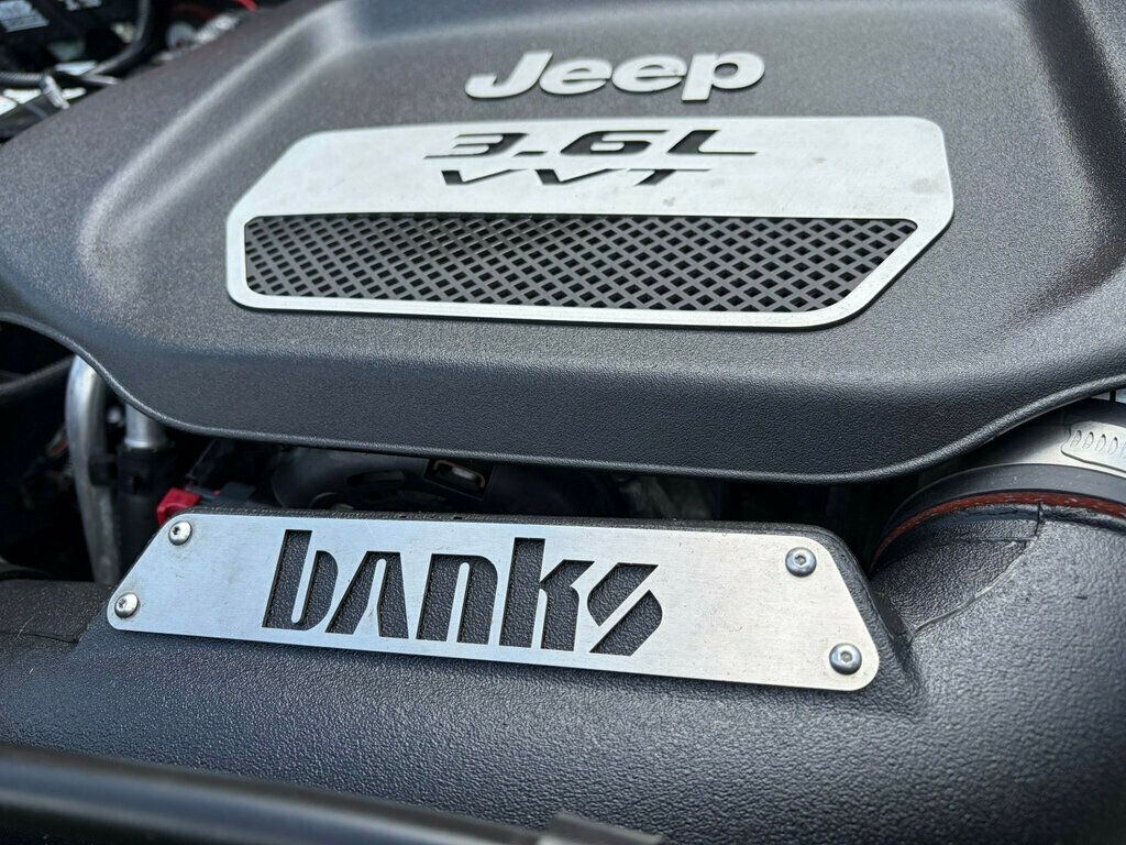 2013 Jeep Wrangler Unlimited 4WD 4dr Sahara - 23047036 - 17