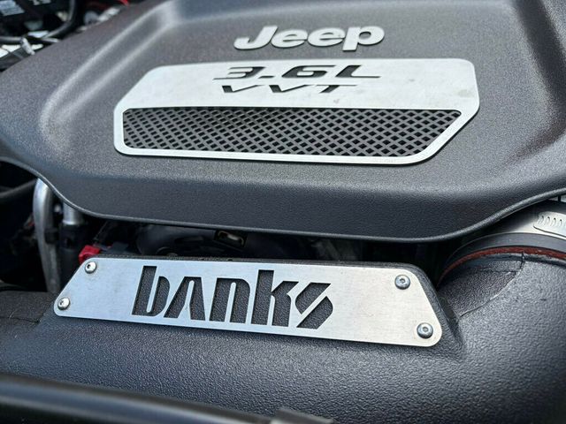 2013 Jeep Wrangler Unlimited 4WD 4dr Sahara - 23047036 - 17