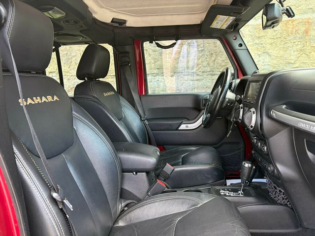 2013 Jeep Wrangler Unlimited 4WD 4dr Sahara - 23047036 - 25