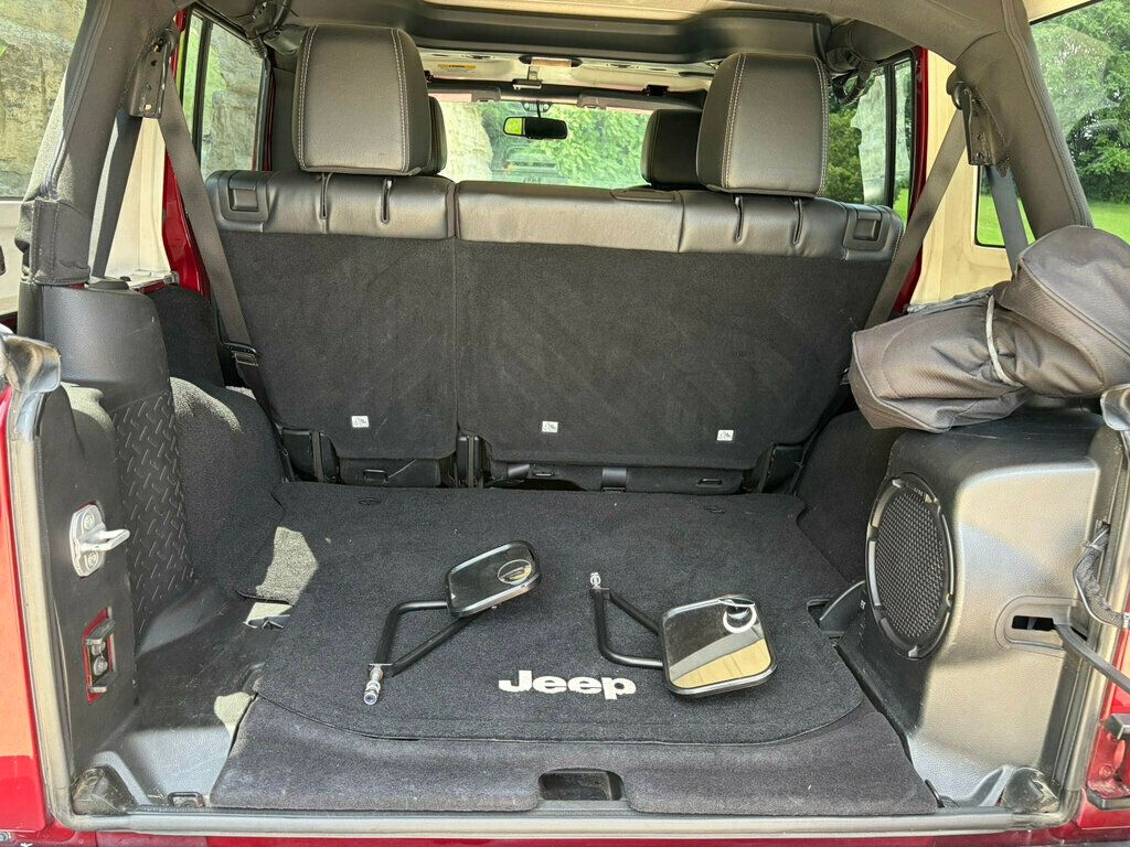2013 Jeep Wrangler Unlimited 4WD 4dr Sahara - 23047036 - 27