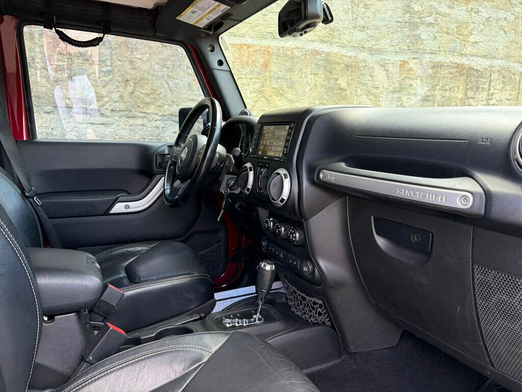 2013 Jeep Wrangler Unlimited 4WD 4dr Sahara - 23047036 - 29