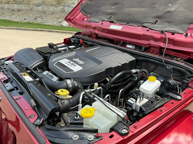 2013 Jeep Wrangler Unlimited 4WD 4dr Sahara - 23047036 - 45
