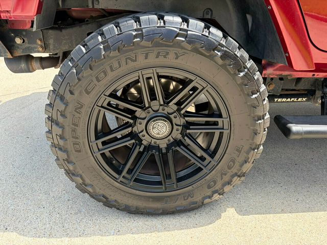 2013 Jeep Wrangler Unlimited 4WD 4dr Sahara - 23047036 - 50