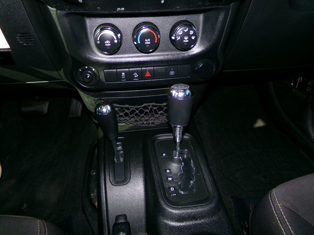2013 Jeep Wrangler Unlimited 4WD 4dr Sahara - 22942033 - 8
