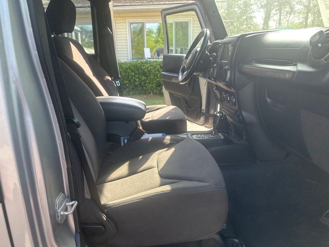 2013 Jeep Wrangler Unlimited 4WD 4dr Sport - 23007909 - 14