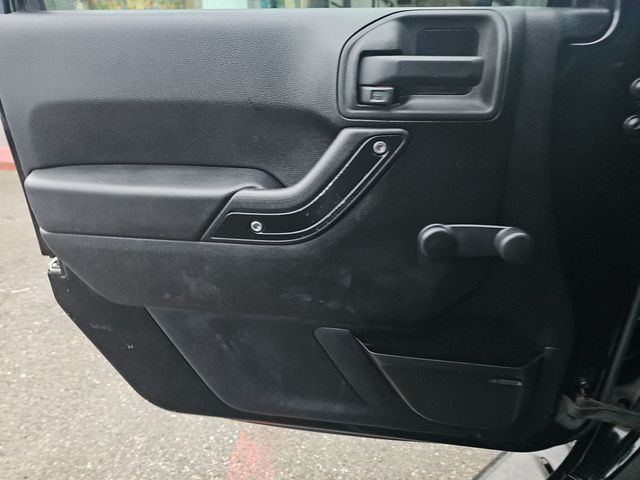 2013 Jeep Wrangler Unlimited 4WD 4dr Sport - 22986446 - 16