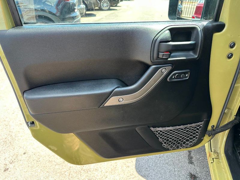 2013 Jeep Wrangler Unlimited 4WD 4dr Sport - 22875041 - 11