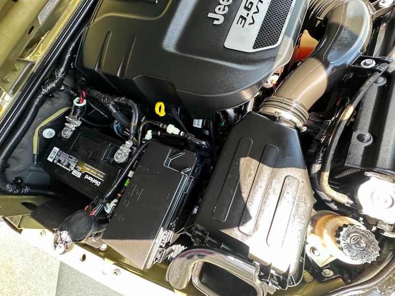 2013 Jeep Wrangler Unlimited 4WD 4dr Sport - 22875041 - 24