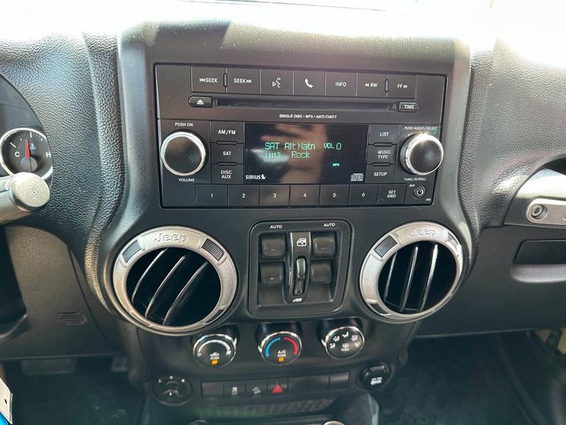 2013 Jeep Wrangler Unlimited 4WD 4dr Sport - 22875041 - 31