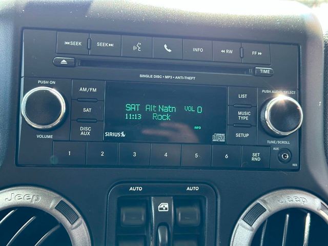 2013 Jeep Wrangler Unlimited 4WD 4dr Sport - 22875041 - 32