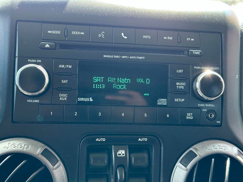 2013 Jeep Wrangler Unlimited 4WD 4dr Sport - 22875041 - 32