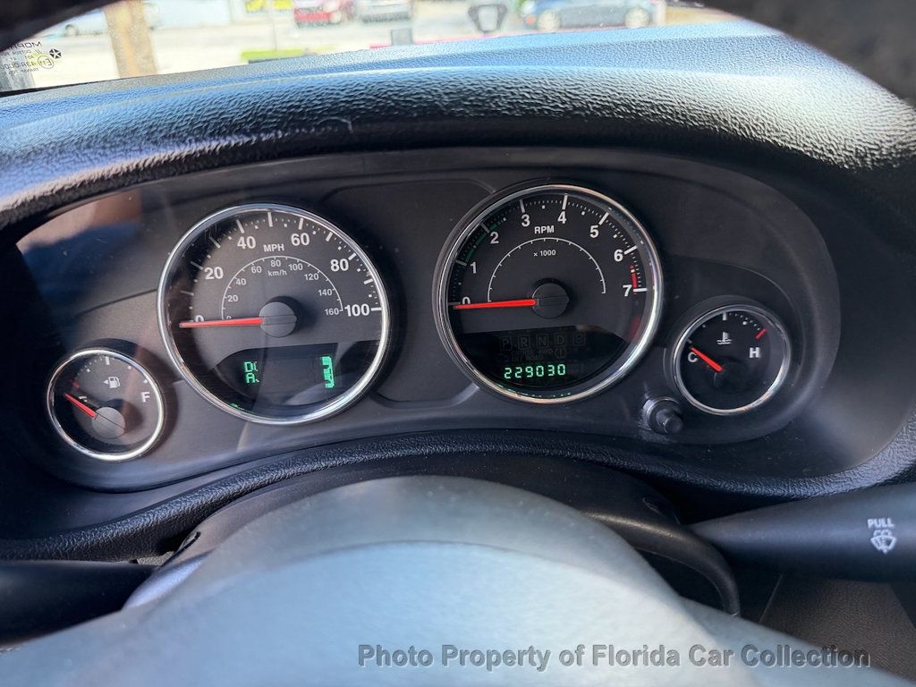2013 Jeep Wrangler Unlimited 4WD Sahara - 23087828 - 13