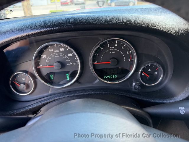 2013 Jeep Wrangler Unlimited 4WD Sahara - 23087828 - 13
