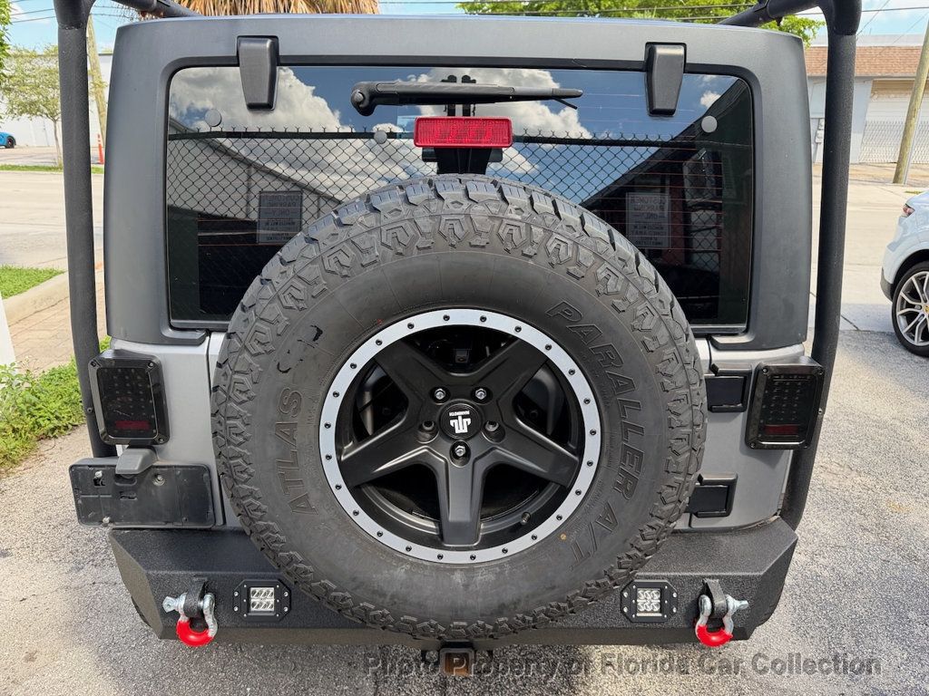 2013 Jeep Wrangler Unlimited 4WD Sahara - 23087828 - 5