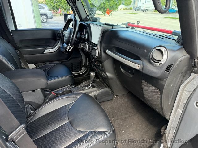 2013 Jeep Wrangler Unlimited 4WD Sahara - 23087828 - 8