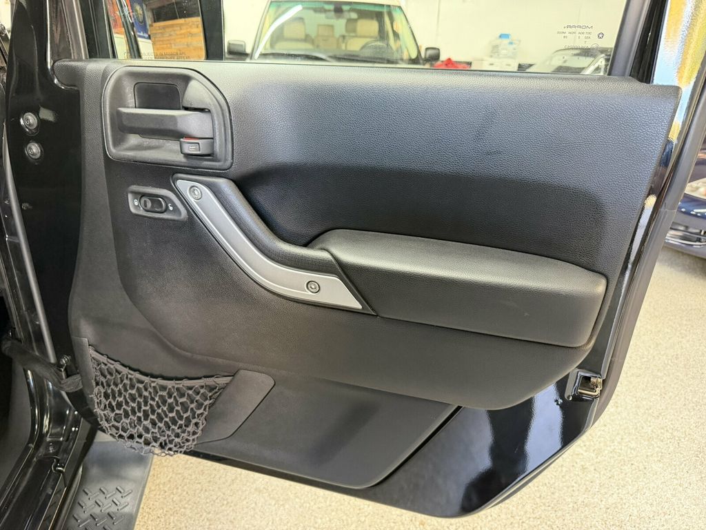 2013 Jeep Wrangler Unlimited Local Trade/Sahara Pkg/Heated Leather Seats/Alpine Audio - 23098092 - 25