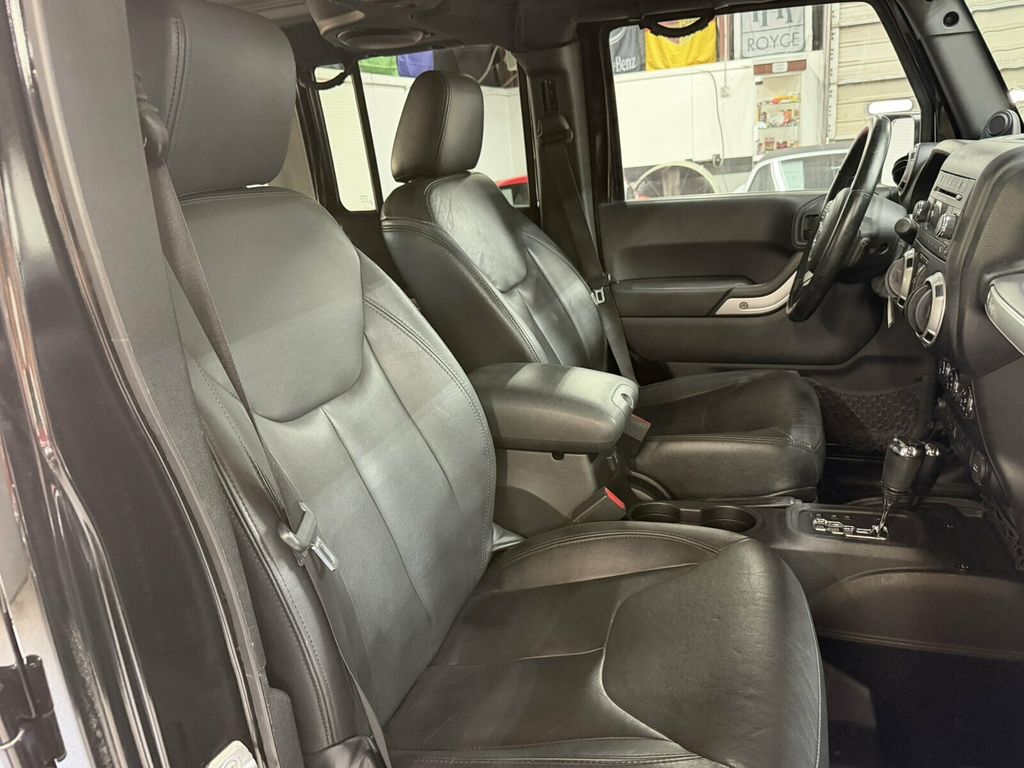 2013 Jeep Wrangler Unlimited Local Trade/Sahara Pkg/Heated Leather Seats/Alpine Audio - 23098092 - 28