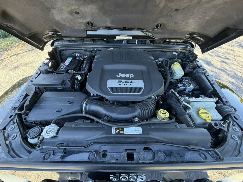 2013 Jeep Wrangler Unlimited Local Trade/Sahara Pkg/Heated Leather Seats/Alpine Audio - 23098092 - 31