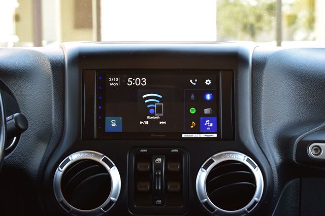 2013 Jeep Wrangler Unlimited Rubicon - 22999682 - 13