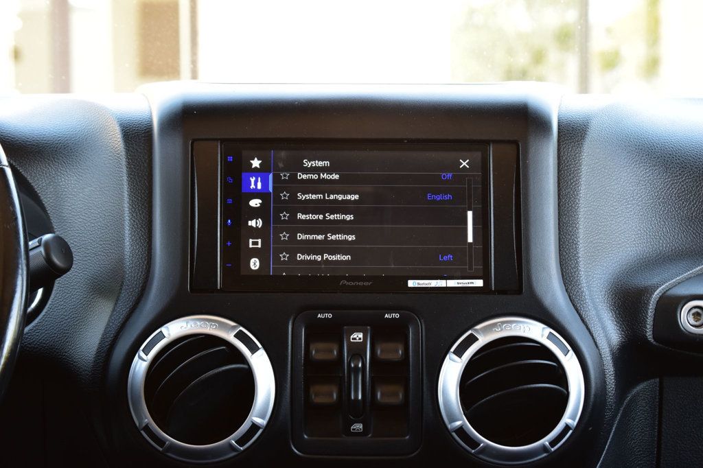 2013 Jeep Wrangler Unlimited Rubicon - 22999682 - 16