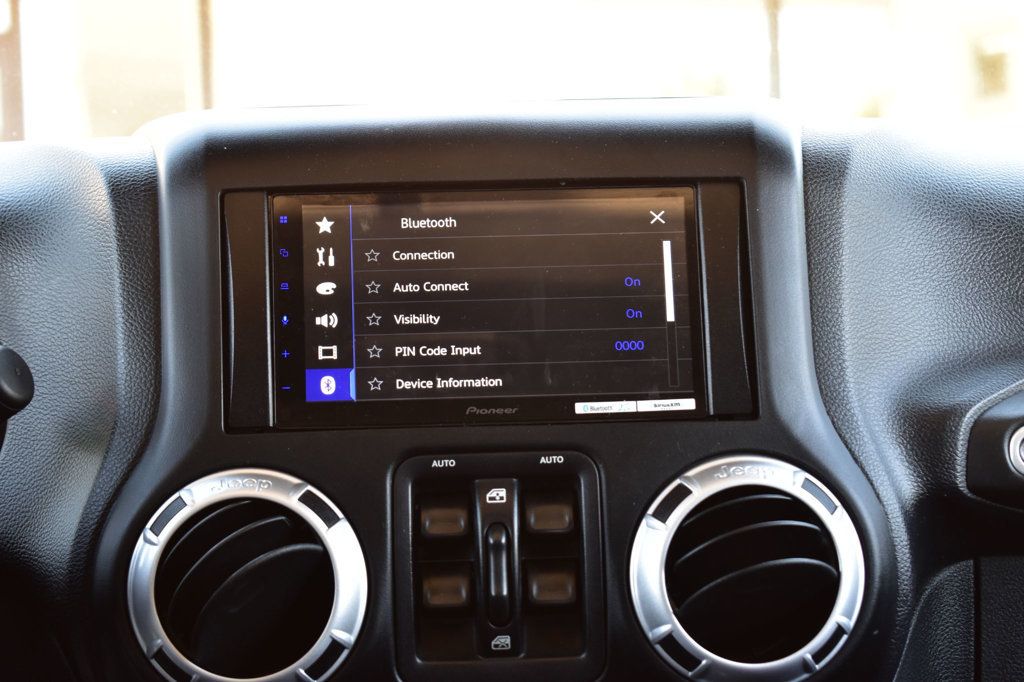 2013 Jeep Wrangler Unlimited Rubicon - 22999682 - 18