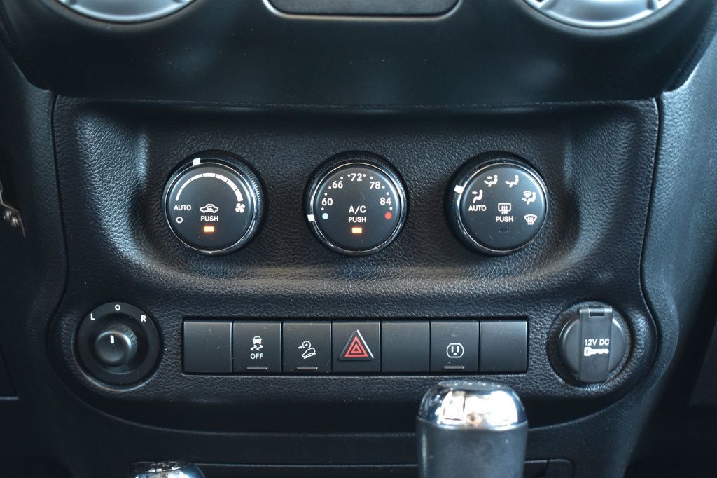 2013 Jeep Wrangler Unlimited Rubicon - 22999682 - 25