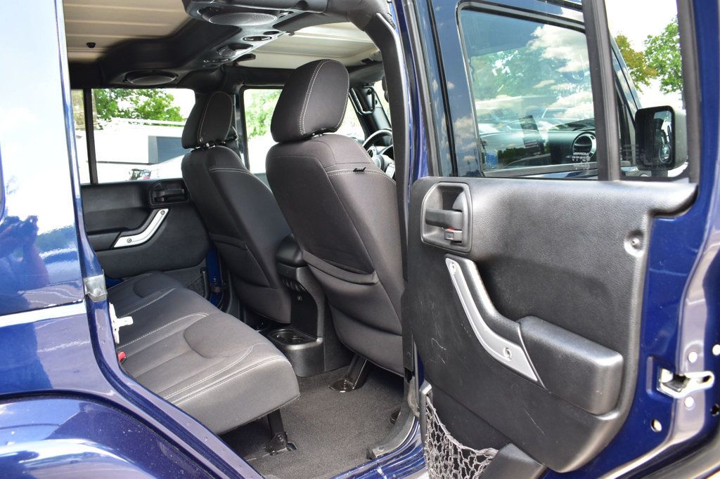 2013 Jeep Wrangler Unlimited Rubicon - 22999682 - 36