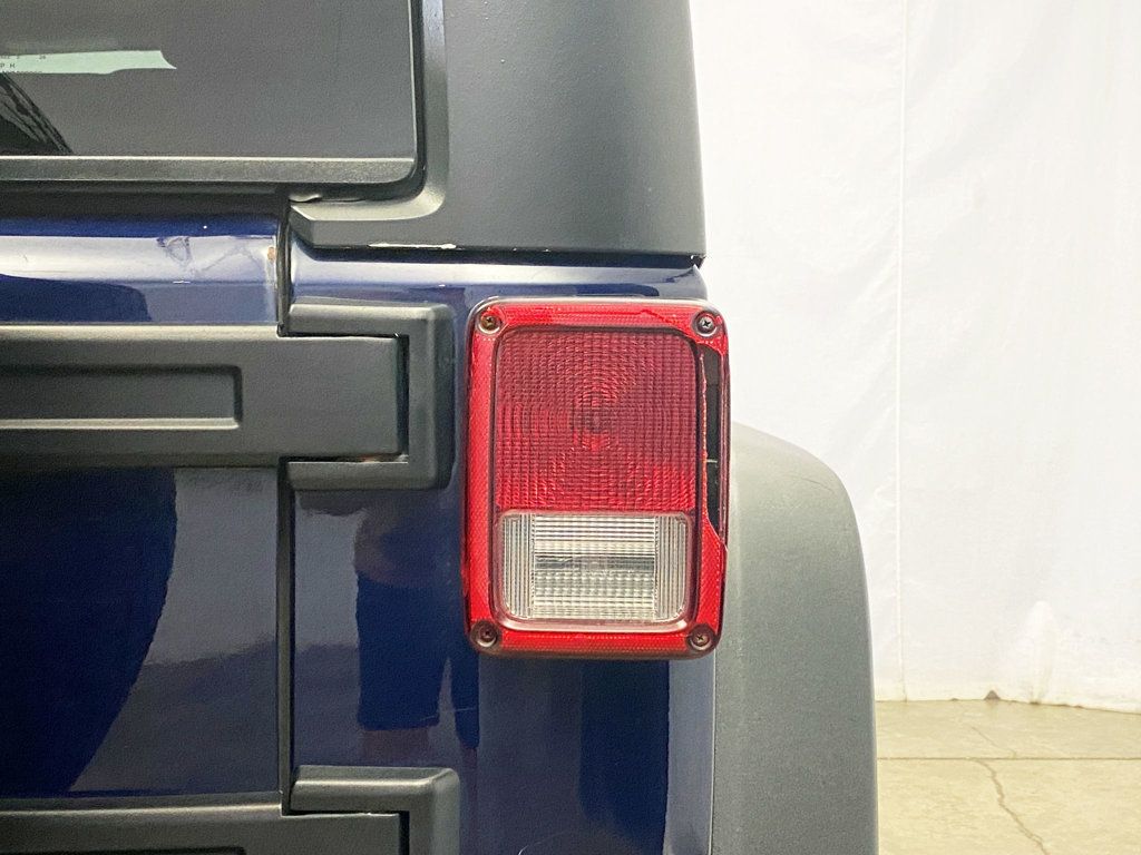 2013 Jeep Wrangler Unlimited Rubicon photo 5