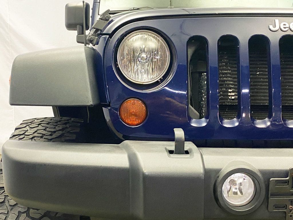 2013 Jeep Wrangler Unlimited Rubicon photo 11