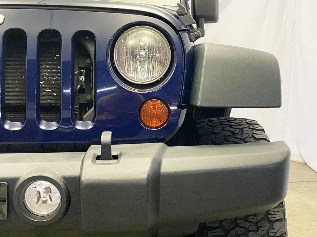 2013 Jeep Wrangler Unlimited Rubicon photo 12