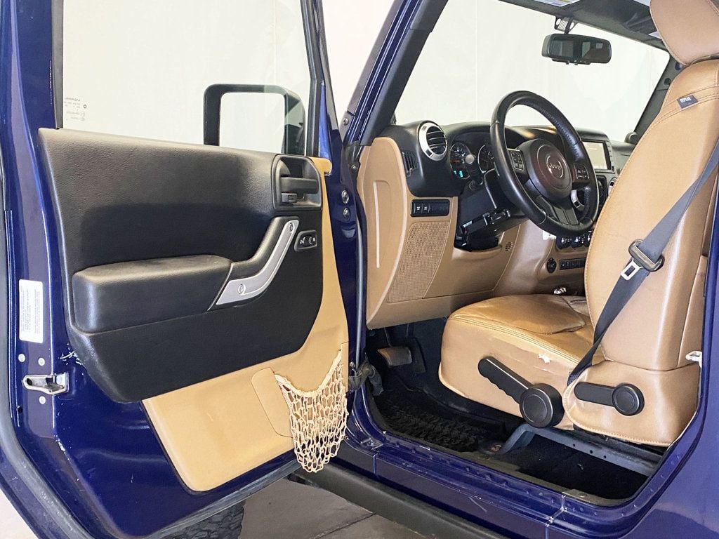 2013 Jeep Wrangler Unlimited Rubicon photo 16