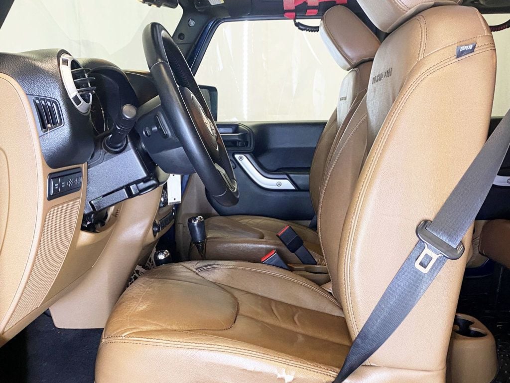 2013 Jeep Wrangler Unlimited Rubicon photo 17