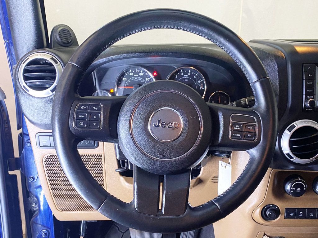 2013 Jeep Wrangler Unlimited Rubicon photo 22