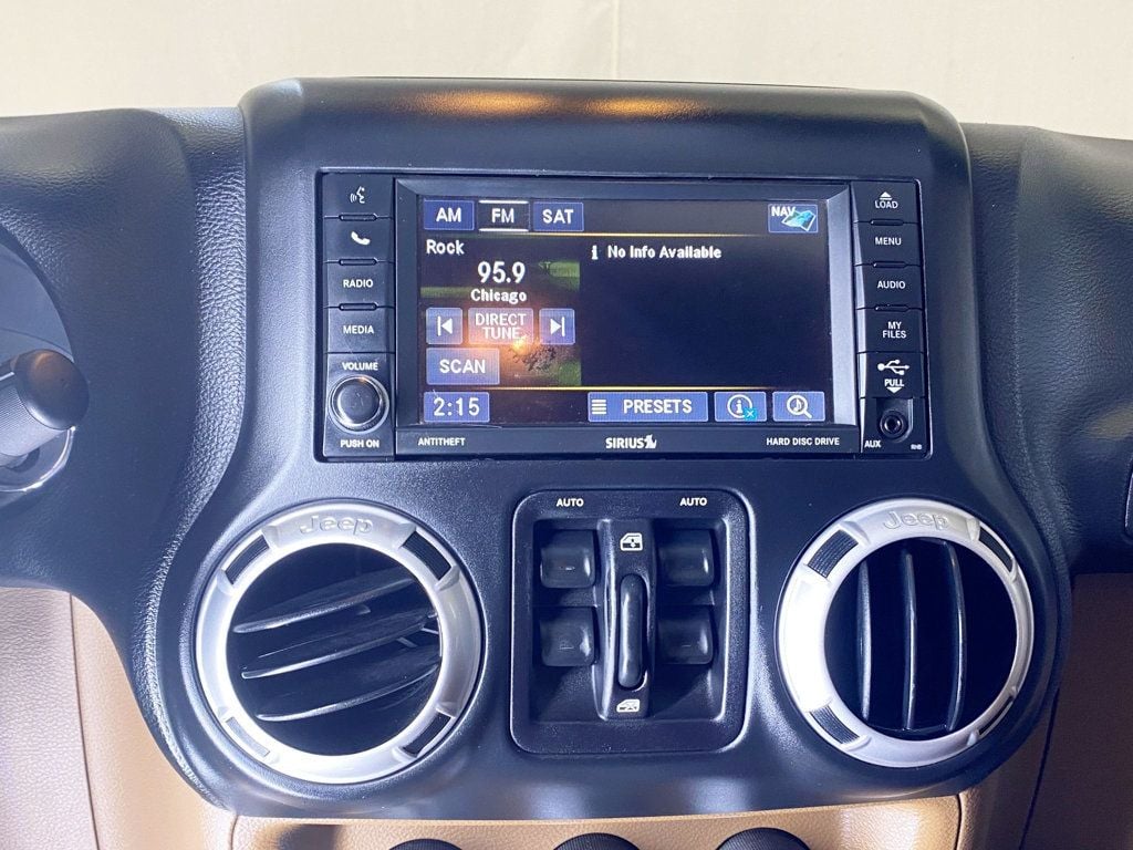 2013 Jeep Wrangler Unlimited Rubicon photo 29