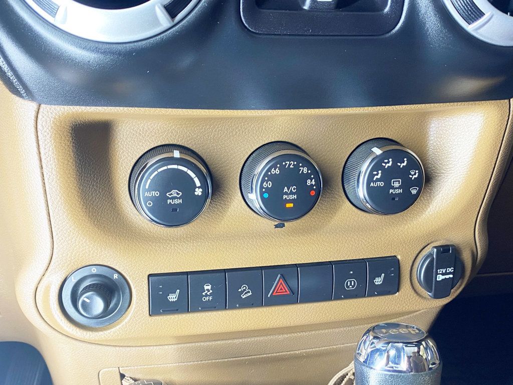 2013 Jeep Wrangler Unlimited Rubicon photo 30
