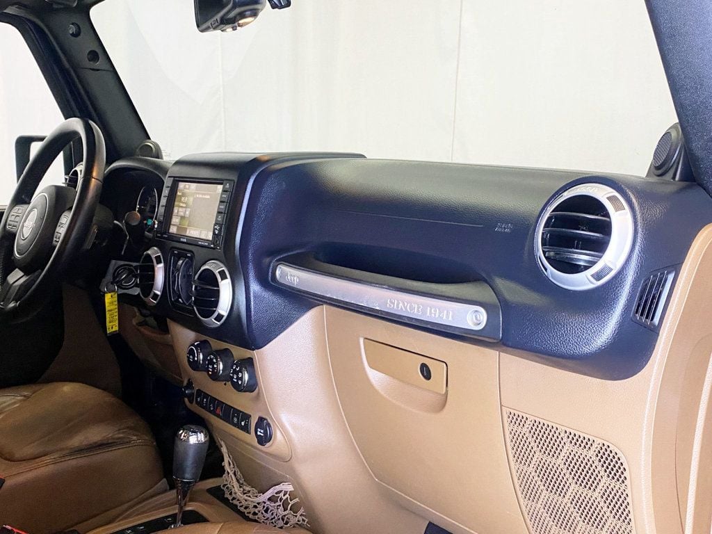 2013 Jeep Wrangler Unlimited Rubicon photo 38