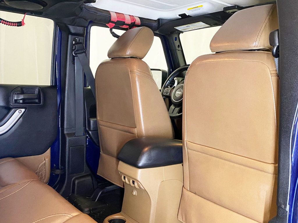 2013 Jeep Wrangler Unlimited Rubicon photo 41