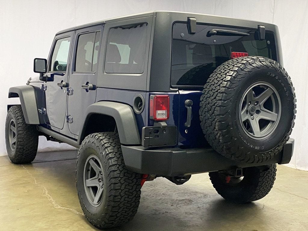 2013 Jeep Wrangler Unlimited Rubicon photo 2