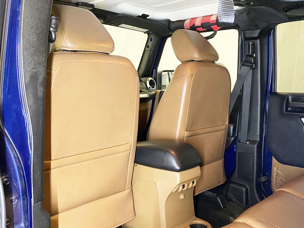 2013 Jeep Wrangler Unlimited Rubicon photo 43