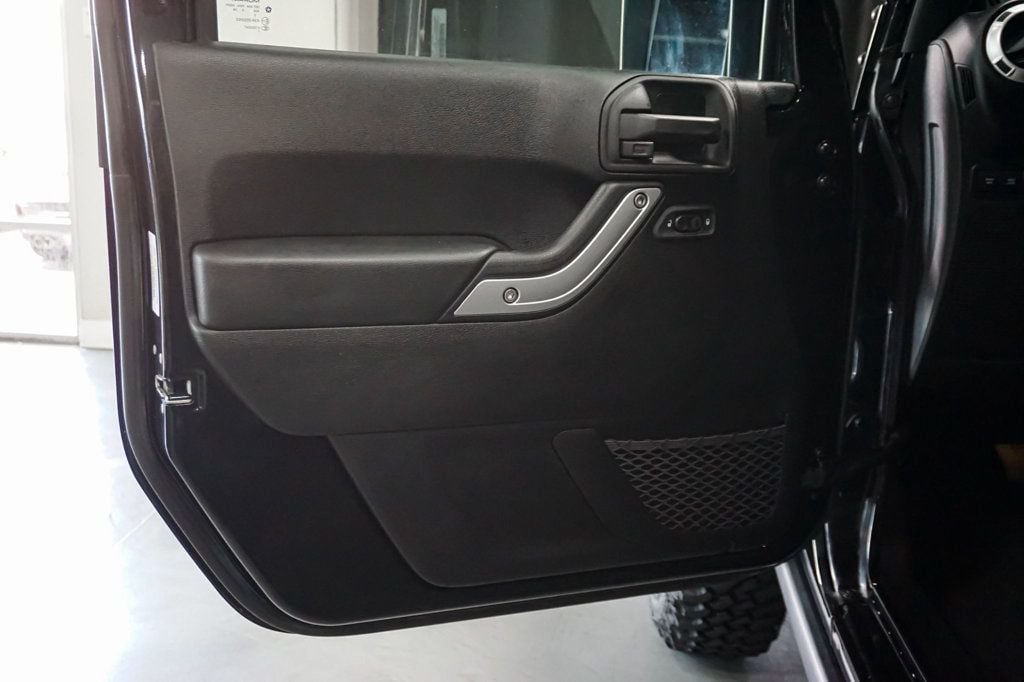 2013 Jeep Wrangler Unlimited *Wrangler Rubicon* *4WD* *Only 7k Original Miles* *1-Owner* - 23015427 - 17