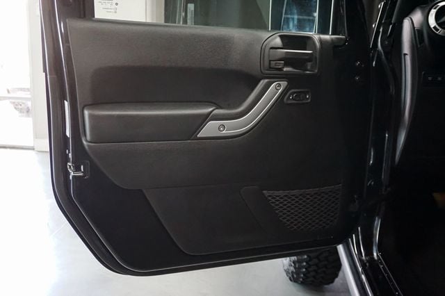 2013 Jeep Wrangler Unlimited *Wrangler Rubicon* *4WD* *Only 7k Original Miles* *1-Owner* - 23015427 - 17