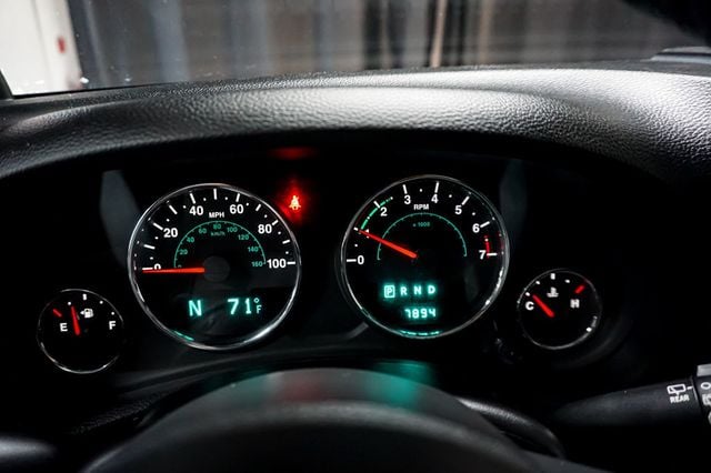 2013 Jeep Wrangler Unlimited *Wrangler Rubicon* *4WD* *Only 7k Original Miles* *1-Owner* - 23015427 - 19