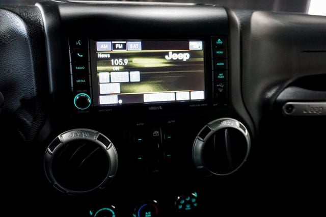 2013 Jeep Wrangler Unlimited *Wrangler Rubicon* *4WD* *Only 7k Original Miles* *1-Owner* - 23015427 - 20