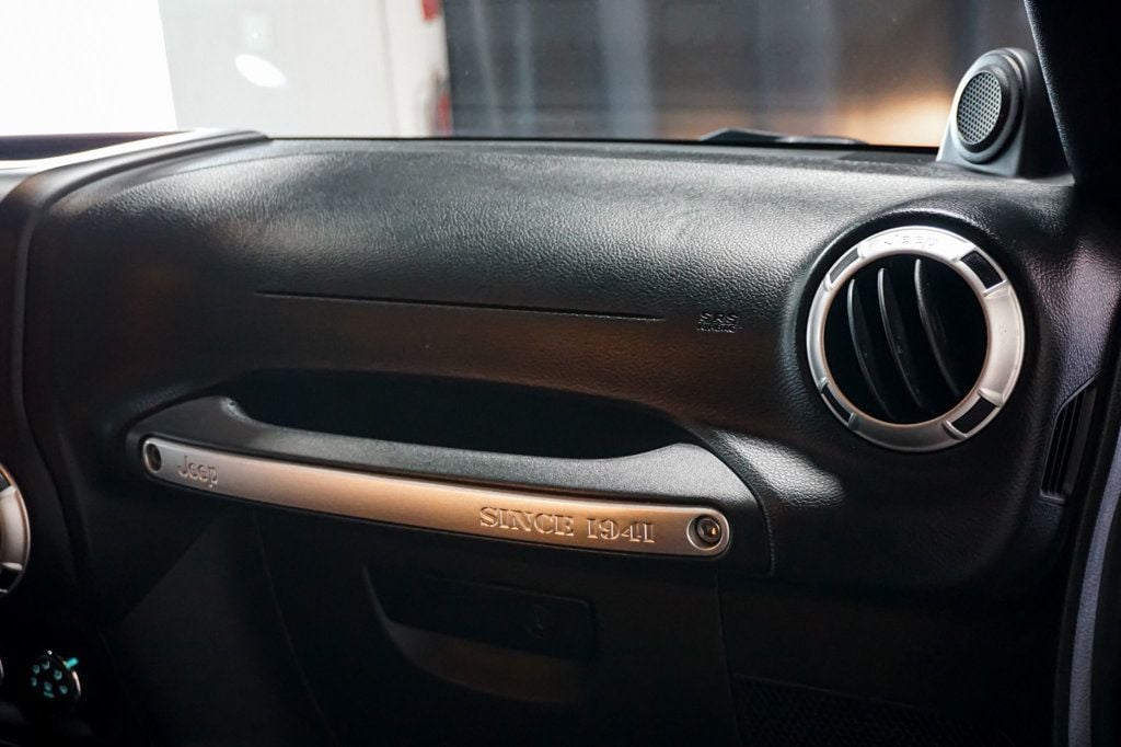 2013 Jeep Wrangler Unlimited *Wrangler Rubicon* *4WD* *Only 7k Original Miles* *1-Owner* - 23015427 - 26