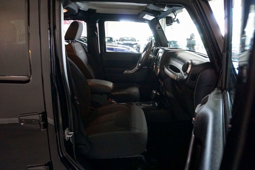 2013 Jeep Wrangler Unlimited *Wrangler Rubicon* *4WD* *Only 7k Original Miles* *1-Owner* - 23015427 - 31