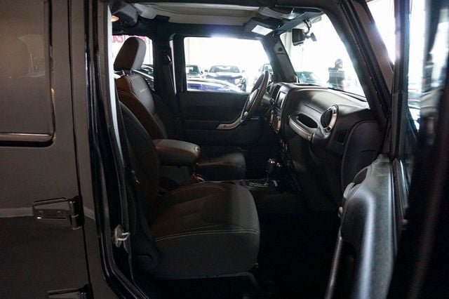 2013 Jeep Wrangler Unlimited *Wrangler Rubicon* *4WD* *Only 7k Original Miles* *1-Owner* - 23015427 - 31