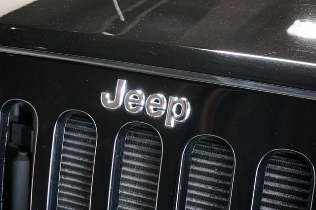 2013 Jeep Wrangler Unlimited *Wrangler Rubicon* *4WD* *Only 7k Original Miles* *1-Owner* - 23015427 - 44
