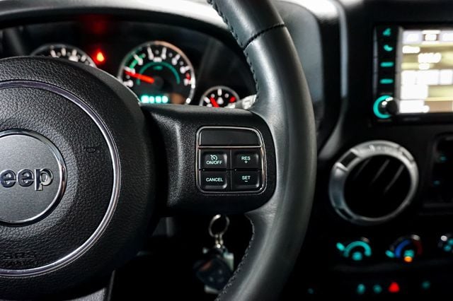 2013 Jeep Wrangler Unlimited *Wrangler Rubicon* *4WD* *Only 7k Original Miles* *1-Owner* - 23015427 - 47