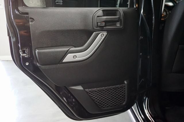 2013 Jeep Wrangler Unlimited *Wrangler Rubicon* *4WD* *Only 7k Original Miles* *1-Owner* - 23015427 - 66